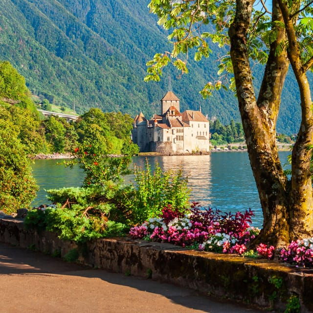 From Geneva: Gruyeres Castle, Cheese, Chocolate & Montreux - Visit to Gruyères