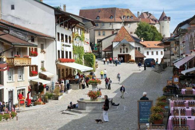 From Geneva: Gruyères Private Tour Cheese & Chocolat Factory - Tour Languages and Pickup