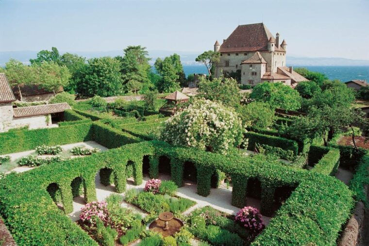 From Geneva: Half-Day Guided Excursion to Yvoire PRIVATE - Features and Inclusions