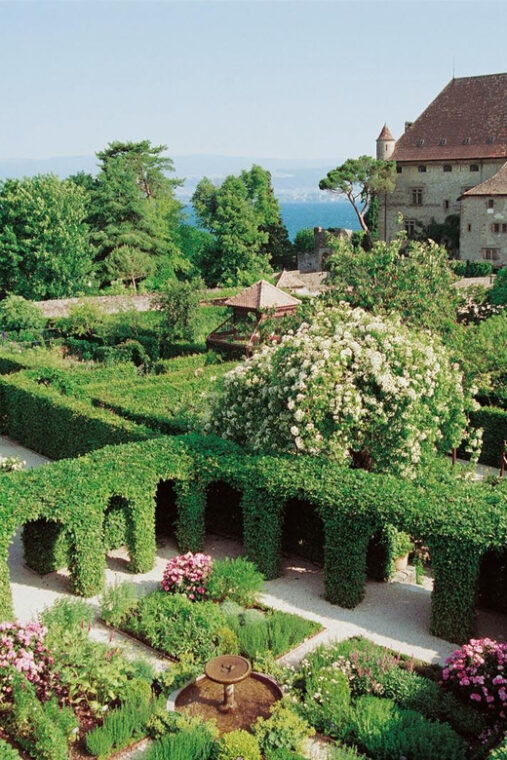 From Geneva: Half-Day Guided Excursion to Yvoire PRIVATE - Scenic Views of Lake Geneva and the Mountains