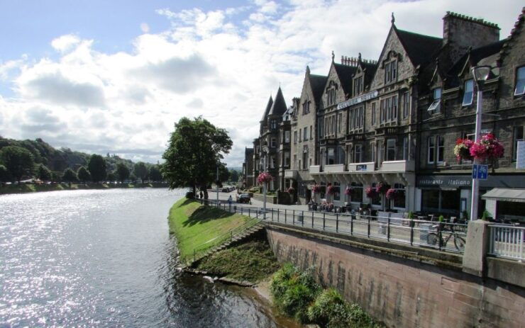 From Glasgow: Loch Ness, Inverness and Highlands 2-Day Tour - Tour Experience
