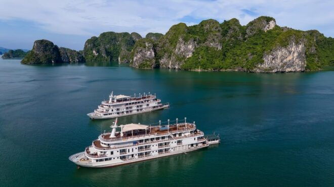 From Ha Noi: Cruise 5 Star Luxury at Ha Long Bay 2D1N - Dining Experiences
