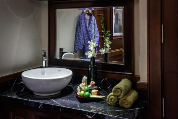 From Ha Noi: Cruise 6 Star Luxury at Ha Long Bay 2D1N - Stunning Scenery