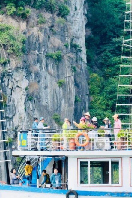 From Ha Noi: Explore Ha Long Bay & 6-Hour Cruise on Day Trip - What to Bring