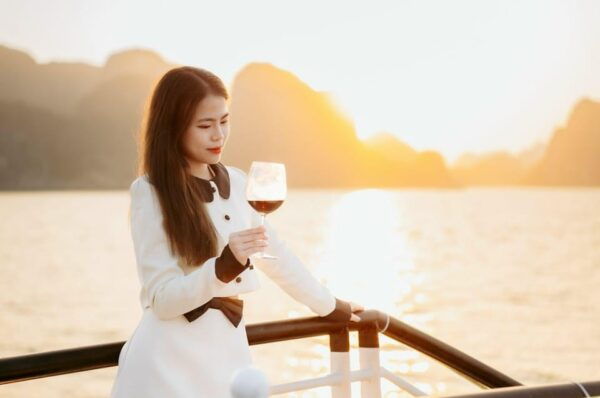 From Ha Noi: Ha Long Bay Day Trip W/ Cave,Island & Kayak - What to Expect on the Trip