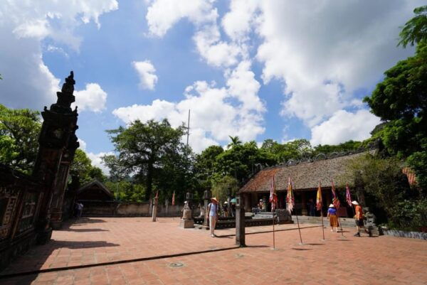 From Ha Noi: Hoa Lu-Trang An-Mua Cave Limousine Bus/buffet - What to Expect