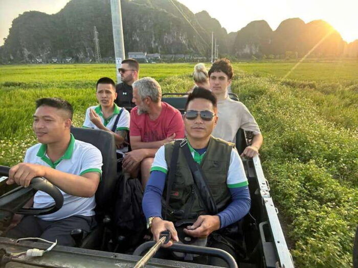 From Ha Noi : Ninh Binh Backroad Jeep Tour Full Day - Cultural Experiences at Snail & Hen Farm