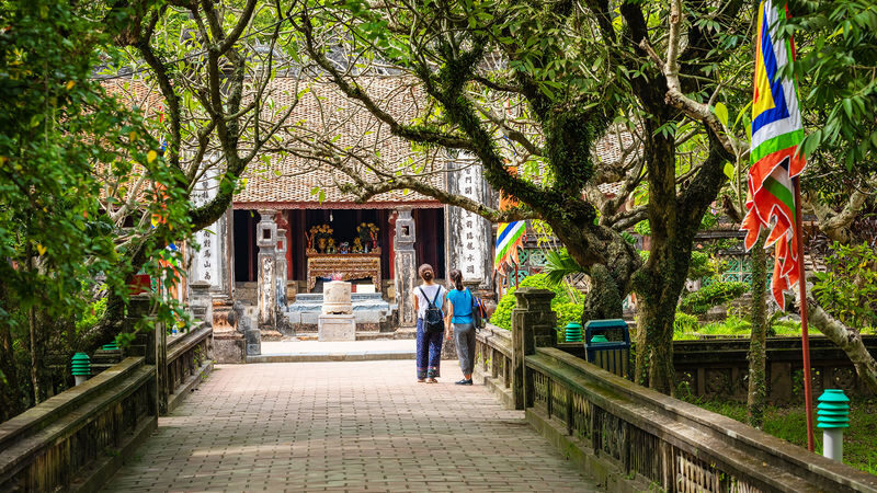 From Ha Noi: Ninh Binh, Hoa Lu & Trang An Unesco Site Day Tour - Trang An by boat: caves, water, and a long ride