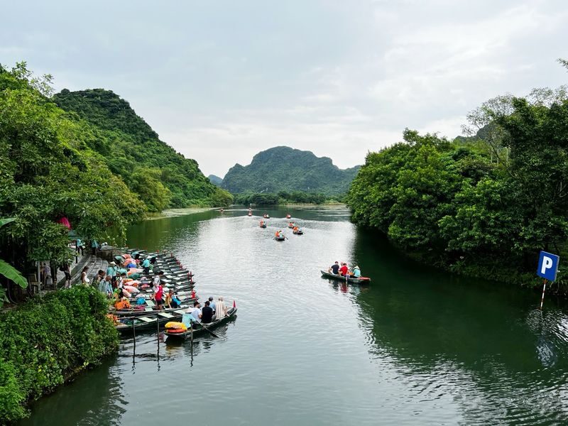 From Ha Noi: Ninh Binh, Hoa Lu & Trang An Unesco Site Day Tour - Hanoi transfers: choose comfort with care