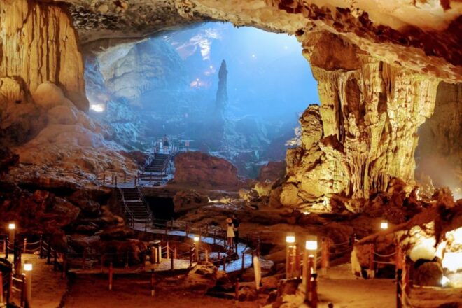 From Hanoi: 1-Day Ha Long Bay Luxury Cruise With Jacuzzi - Boat and Staff Experience