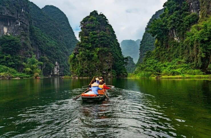 From Hanoi: 1 Day Luxury Tour Bai Dinh, Trang An & Mua Cave - Good To Know