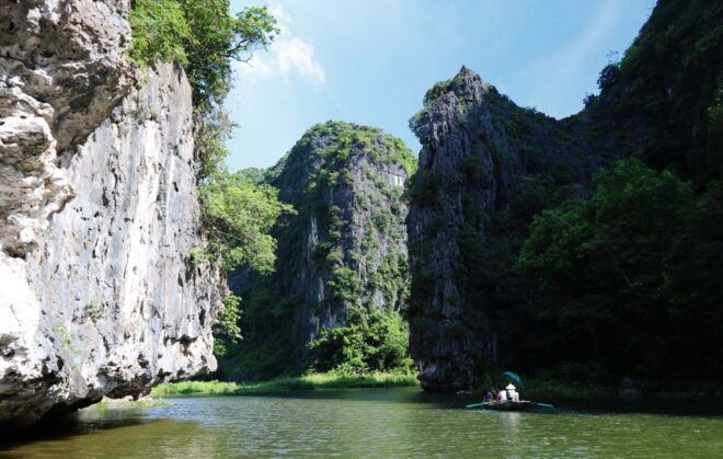 From Hanoi: 2-Day Ninh Binh Tour With 4 Star Hotel and Meals - Day 2: Van Lam Village Market, Bich Dong Pagoda, and Tam Coc Boat Trip