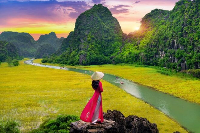 From Hanoi: 2-Day Tour Ninh Binh & Ha Long Bay Cruise - Boat Trip in Tam Coc