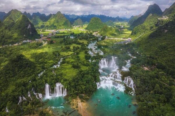 From Hanoi: 2 Days Ban Gioc Waterfall Best Selling - Accommodation and Dining