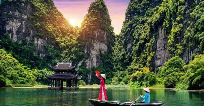 From Hanoi: 3-Day Ninh Binh and Ha Long Bay Cruise 5 Stars - Day 1: Hanoi - Ninh Binh