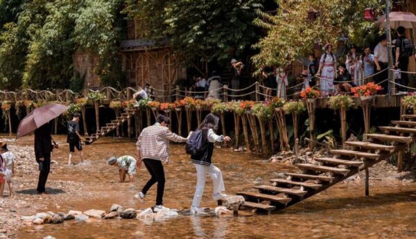 From Hanoi: 3-Day Sapa Tour With Fansipan Peak Visit - Transportation and Guide