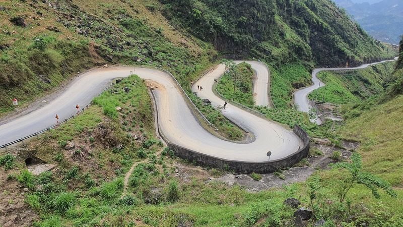 From Hanoi: 3-Night 2-Day Ha Giang Loop Tour with Easy Rider & Flexible Drop-off Options - Taking a boat on the Nho Que River