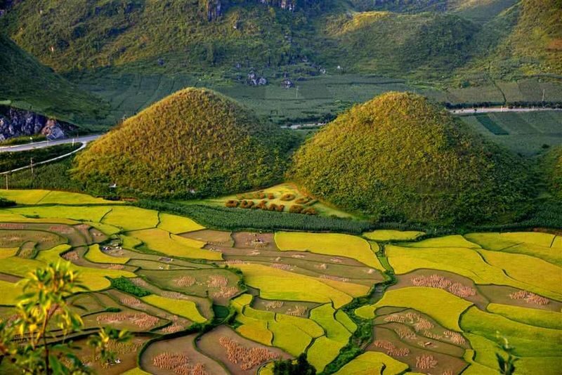 From Hanoi: 3-Night 2-Day Ha Giang Loop Tour with Easy Rider & Flexible Drop-off Options - Dong Van Old Quarter and the castle stop