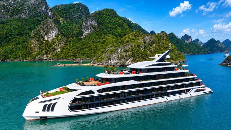 From Hanoi: 4-Day Lan Ha Bay Cruise & Ninh Binh UNESCO Heritage Tour - One trip, two very different sides of northern Vietnam
