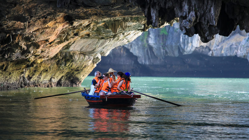 From Hanoi: 4-Day Lan Ha Bay Cruise & Ninh Binh UNESCO Heritage Tour - A night aboard the Halora Nova