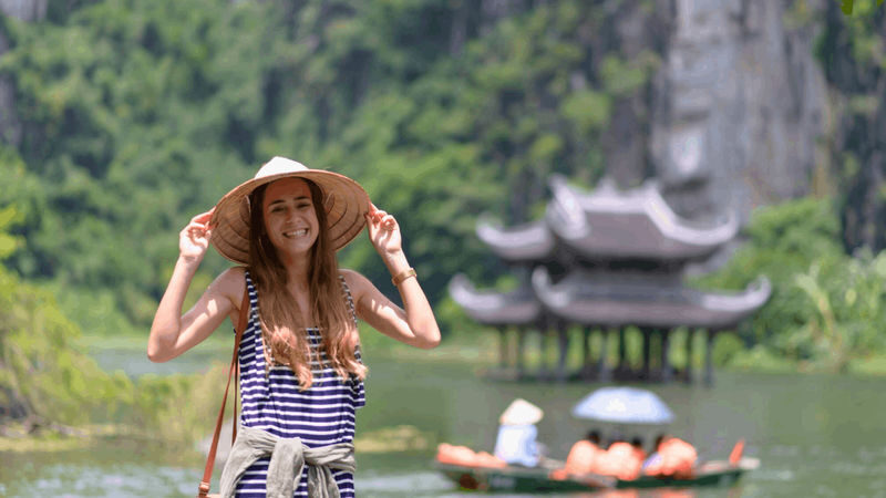 From Hanoi: 4-Day Lan Ha Bay Cruise & Ninh Binh UNESCO Heritage Tour - Transfers, guides and the value of an organized route