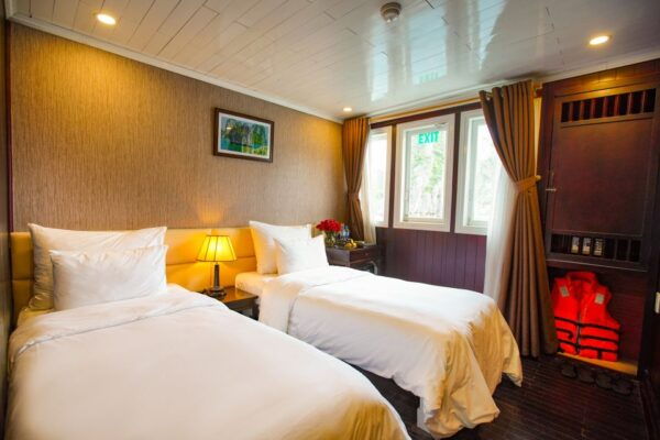 From Hanoi: 4 Star Halong Bay Paloma Cruise 2D1N Trip - Guide Rating