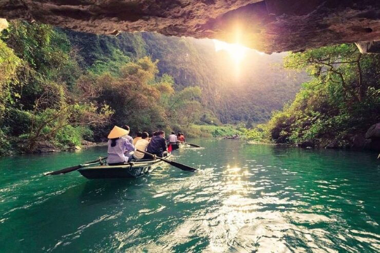 From Hanoi: Bai Dinh and Trang an Private Tour With Lunch - Itinerary Highlights