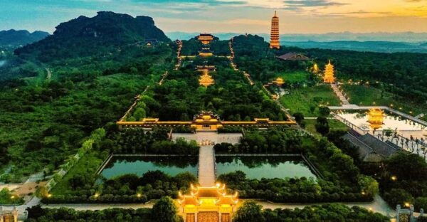 From Hanoi: Bai Dinh, Trang An, and Mua Cave Day Trip - Dining Experience
