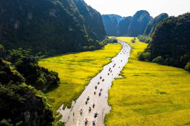 From Hanoi: Bai Dinh, Trang An, and Mua Cave Day Trip - Bai Dinh Pagoda Experience