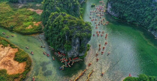 From Hanoi: Bai Dinh, Trang An, Mua Cave 1 Day Tour - Exploring Trang An