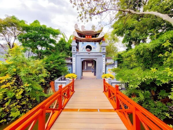 From Hanoi: Discover All Famous Places for 1 Day - Discovering the Temple of Literature