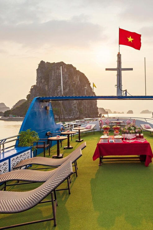 From Hanoi: Explore Ha Long Bay 1 Day With A Luxury Cruise - Highlights and Activities