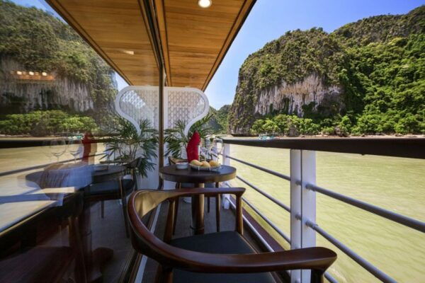 From Hanoi: Ha Long and Lan Ha Bays 2-Day Cruise With Meals - Live Tour Guide