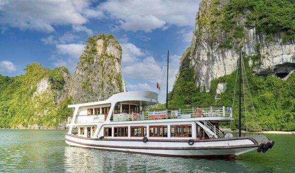 From Hanoi: Ha Long Bay 1 Day With 4 Stars Cruise and Kayak - Customer Reviews and Experiences