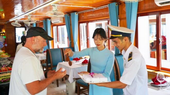 From Hanoi: Ha Long Bay 1 Day With Group Tour - Dining Options on the Tour