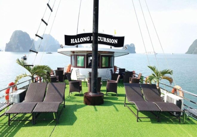From Hanoi: Halong Bay Deluxe Cruise & Kayak Expedition - Visit to Surprising Cave