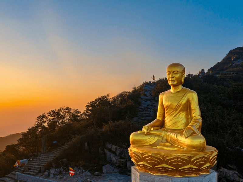 From Hanoi/Halong: Yen Tu Mountain UNESCO Site Day Tour - What the guided visit may add