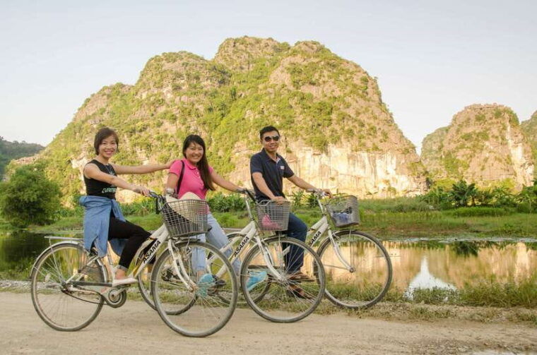 From Hanoi: Hoa Lu/Bai Dinh-Tam Coc/Trang An-Mua Cave Tours - Exploring the Hoa Lu Citadel