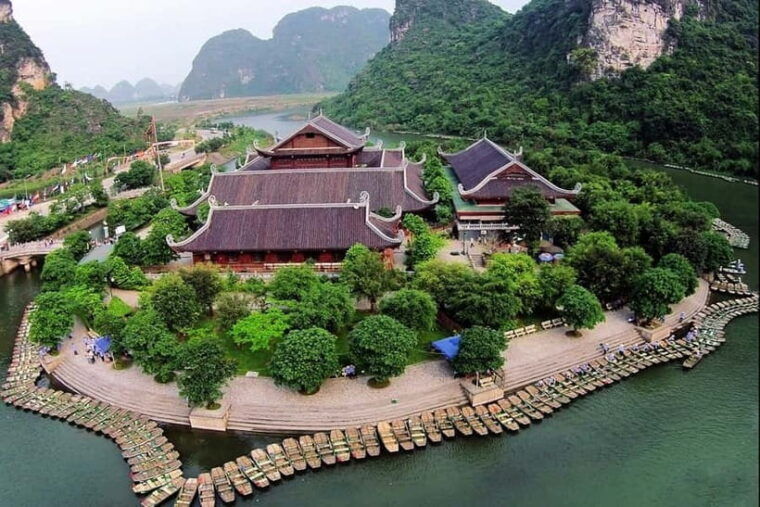 From Hanoi: Hoa Lu/Bai Dinh-Tam Coc/Trang An-Mua Cave Tours - Enjoying the Tam Coc/Trang An Boat Tour