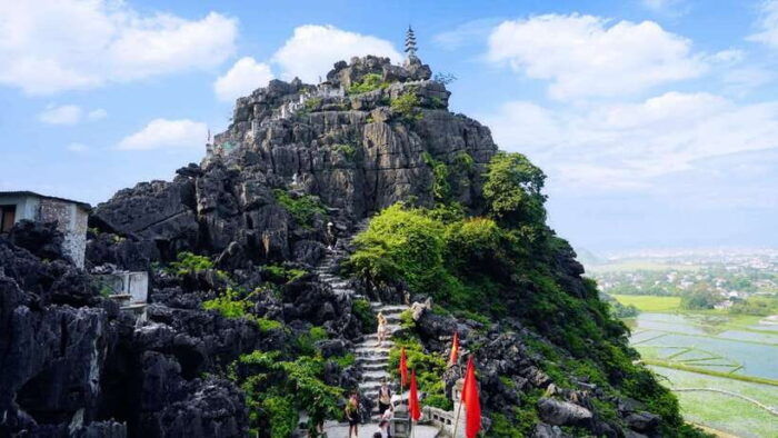 From Hanoi: Hoa Lu/Bai Dinh-Tam Coc/Trang An-Mua Cave Tours - Lunch and Optional Cycling Activities