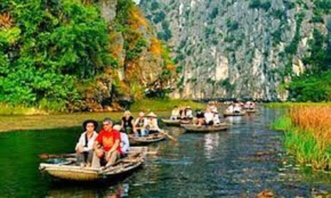 From Hanoi: Hoa Lu Tam Coc Mua Cave Lunch at Restaurant - Adventure at Mua Cave