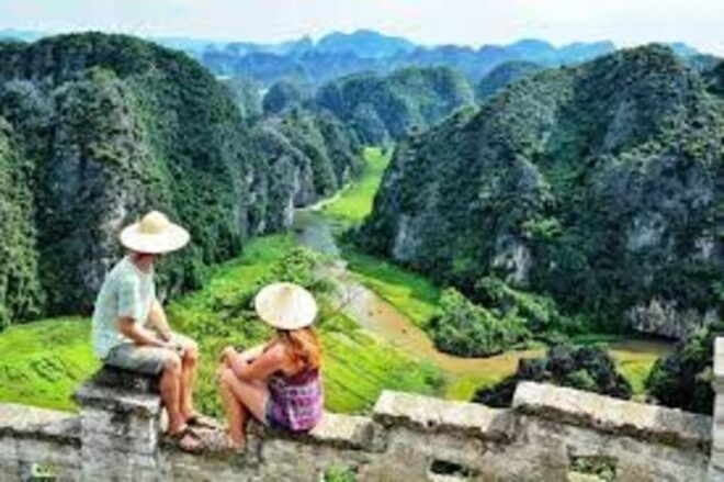 From Hanoi: Hoa Lu Tam Coc Mua Cave Lunch at Restaurant - Local Culinary Experience