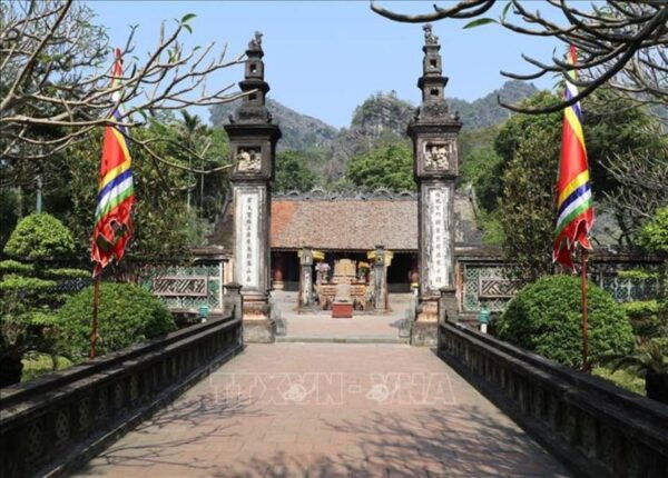 From Hanoi: Hoa Lu- Tam Coc- Mua Cave With Limousine - Safety and Health Considerations