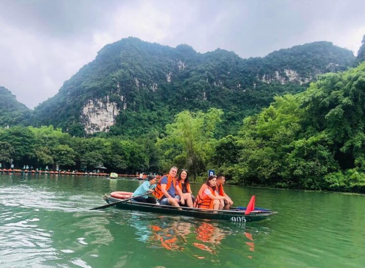 From Hanoi: Hoa Lu, Trang An Boat, Mua Cave Hiking-Day Trip - Experience and Itinerary