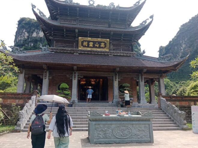 From Hanoi: Hoa Lu & Trang An By Limousine - Meals and Dining Options
