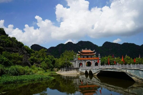 From Hanoi: Hoa Lu-Trang An-Mua Cave/Limousine Bus/Buffet - What to Expect