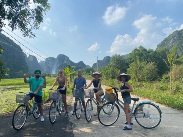 From Hanoi: Hoa Lu-Trang An-Mua Cave/Limousine Bus/Buffet - Frequently Asked Questions