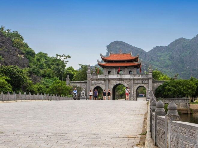 From Hanoi: Hoa Lu, Trang An, Mua Cave Luxury Trip Full-day - Historical Sites and Boat Trips