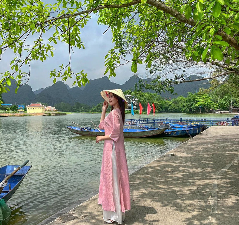From Hanoi: Huong Pagoda Full-Day Tour with Scenic Boat Ride - Huong Tich Cave is the day’s major stop