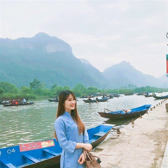 From Hanoi: Huong Pagoda Full-Day Tour with Scenic Boat Ride - A guide can turn sightseeing into understanding